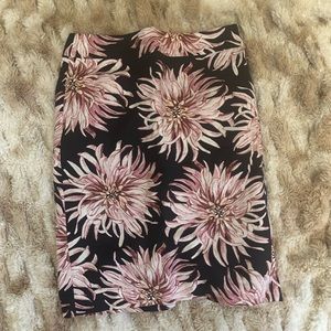 Ann Taylor factory size 0 pencil skirt gently used.